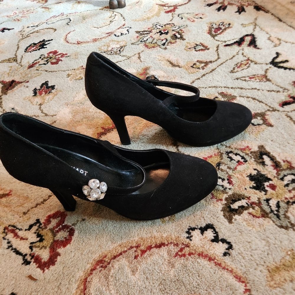 Colin Stuart heels black pumps size 8.5 with studs flowe on the strap